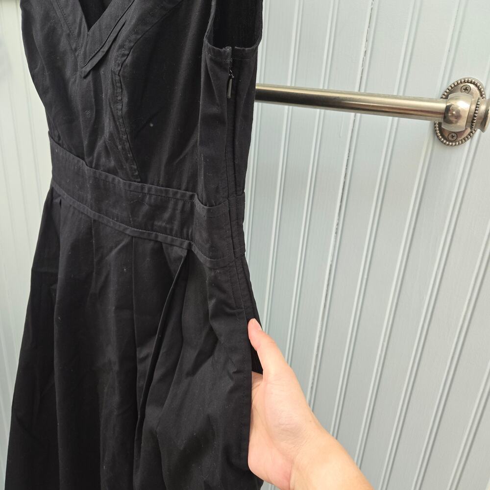 Eshakti Custom Black Sleeveless V-neck Pleated Knee Length Dress - Picture 5 of 8